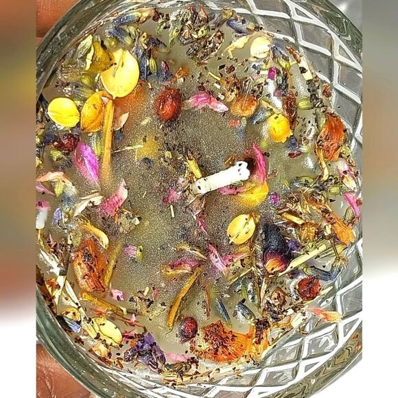 Hand crafted The witching Hour limited edition candle - Picture 4 of 9